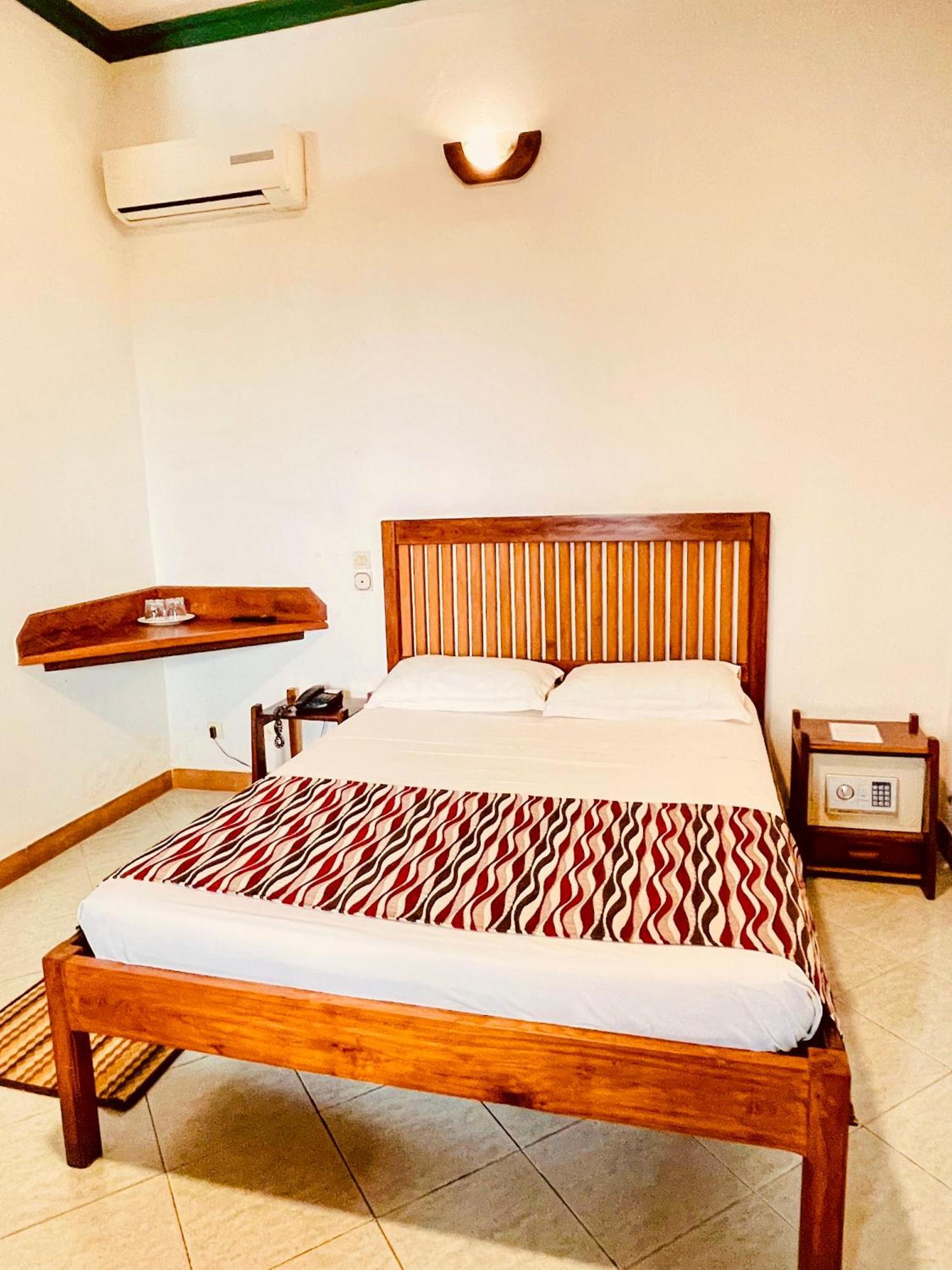 Hotel Le Nouvel Eden Toliara Esterno foto