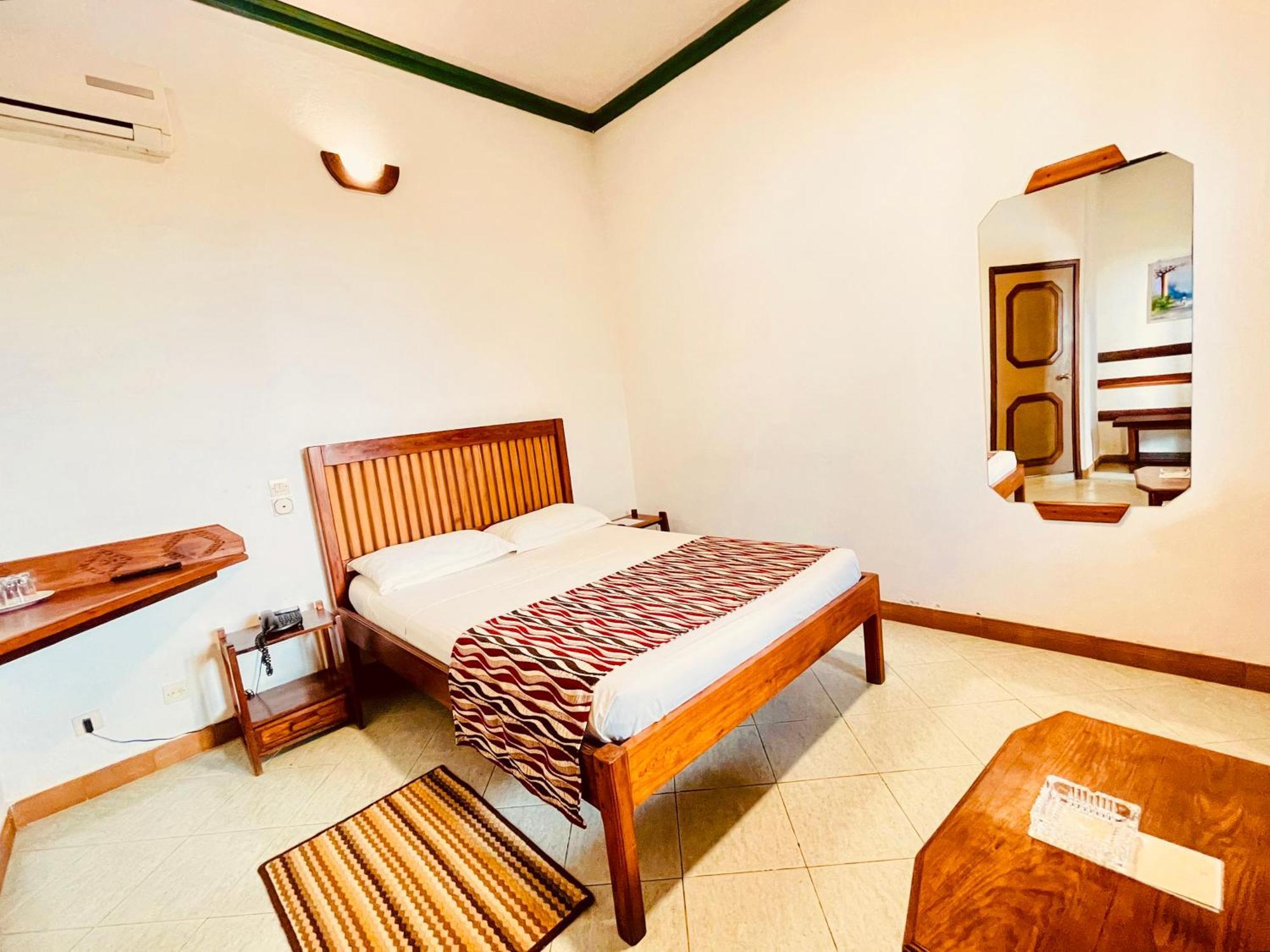 Hotel Le Nouvel Eden Toliara Esterno foto